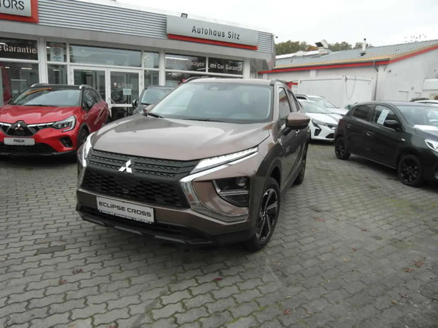 Mitsubishi Eclipse Cross Basis Plug-In Hybrid 4WD Braun - 1