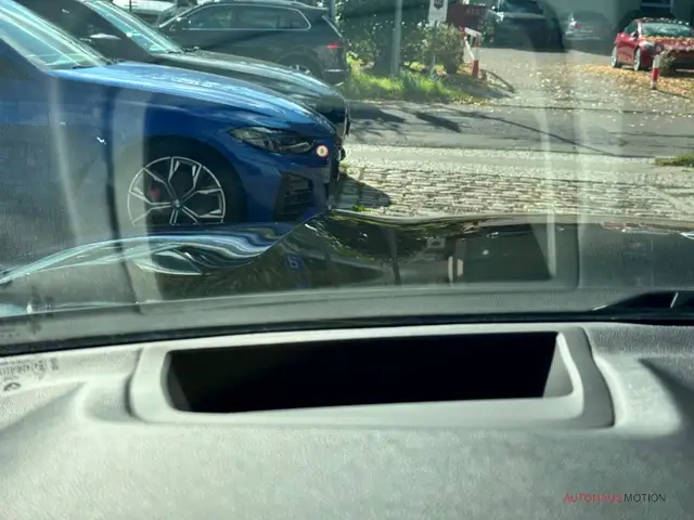 BMW X6 view 25