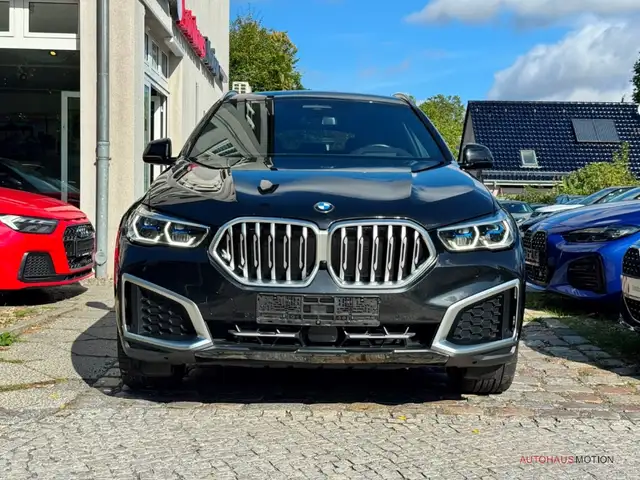 BMW X6 view 3