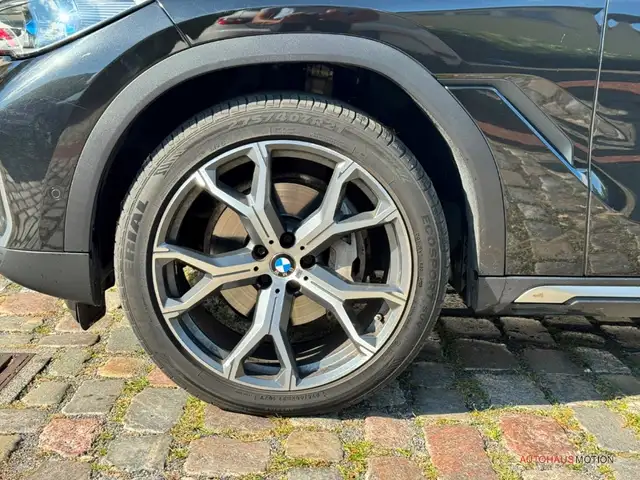BMW X6 view 18