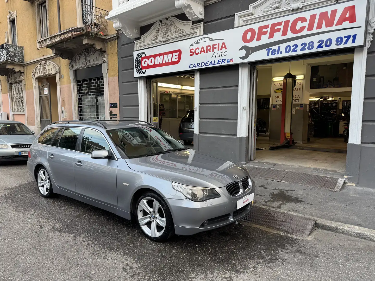 BMW 523 523i Touring Attiva Grau - 1