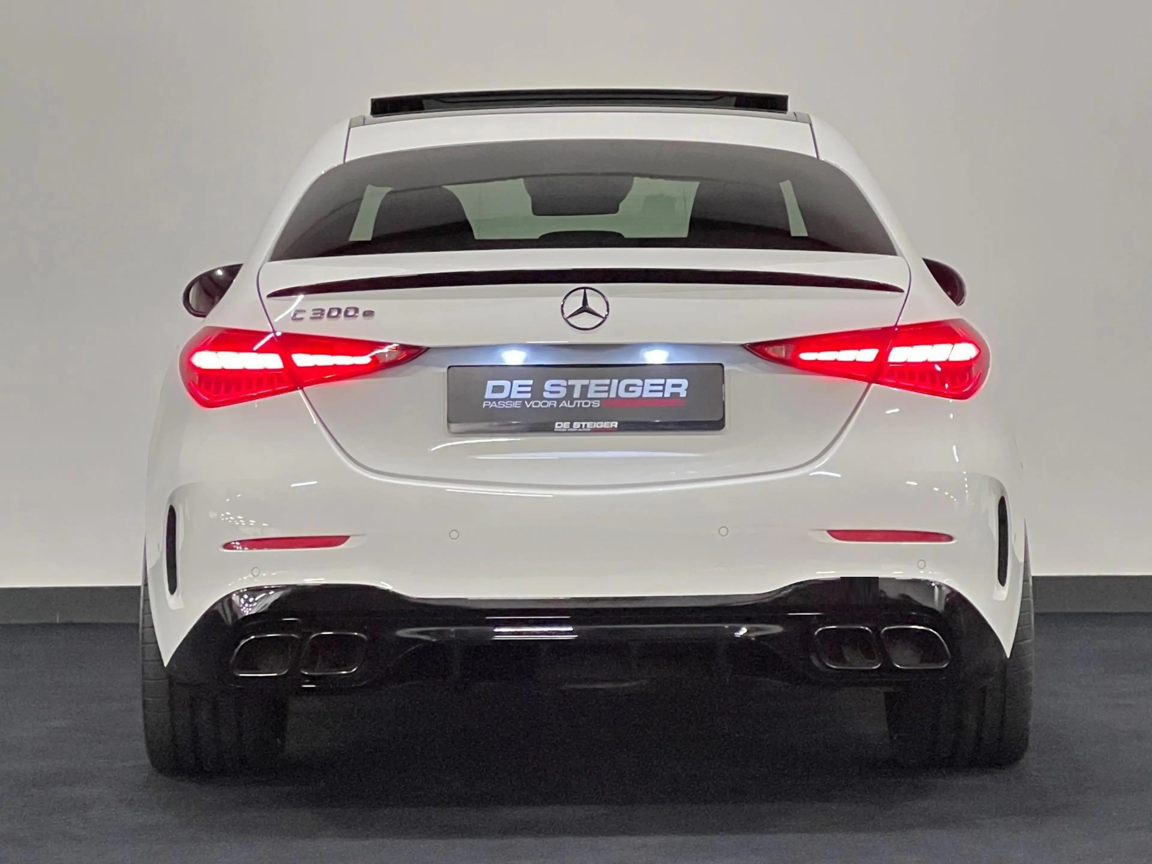 Mercedes-Benz C 300 e AMG Pano Memory Burmester Distronic 360 Digital — photo 7