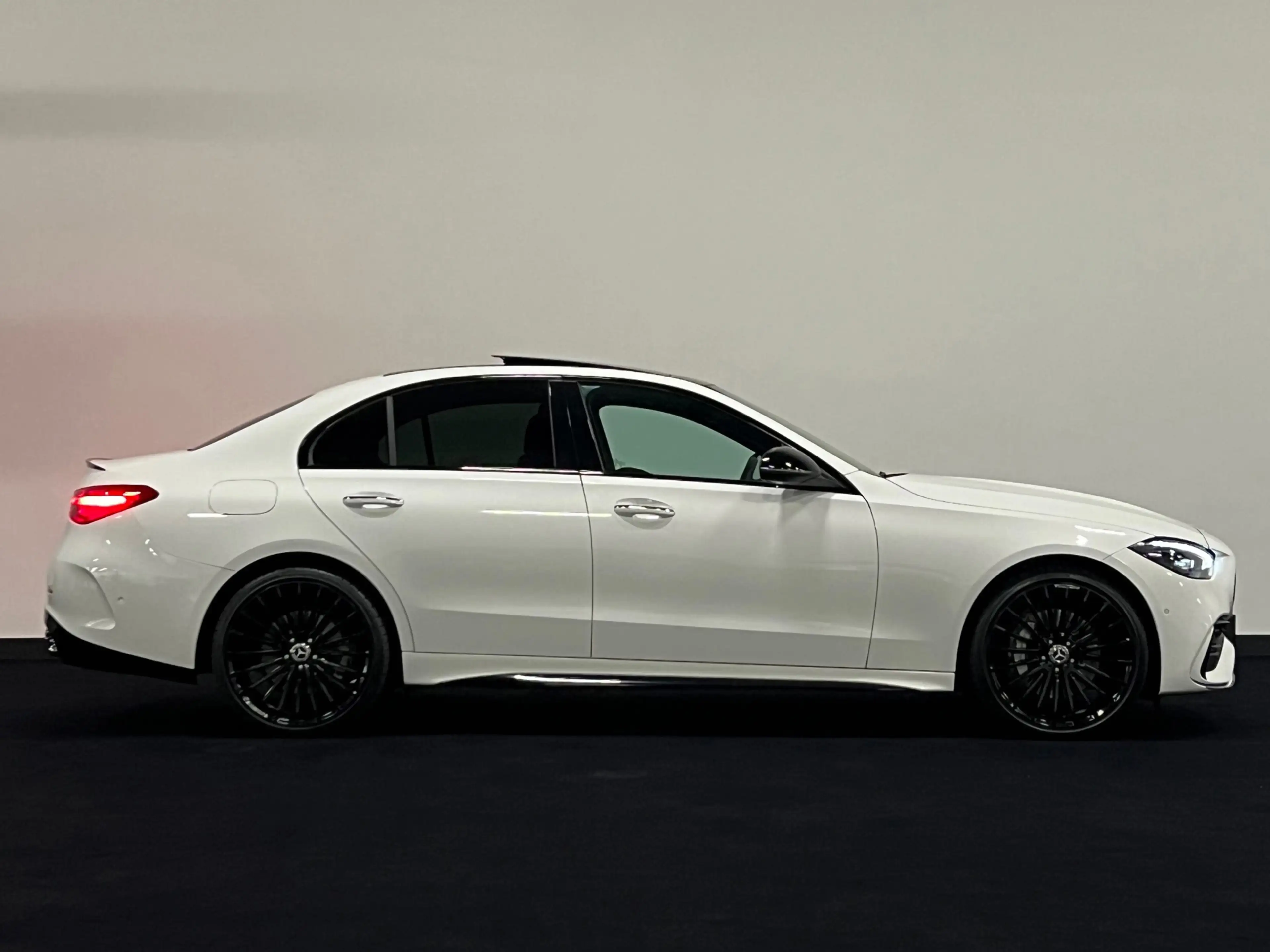 Mercedes-Benz C 300 e AMG Pano Memory Burmester Distronic 360 Digital — photo 9