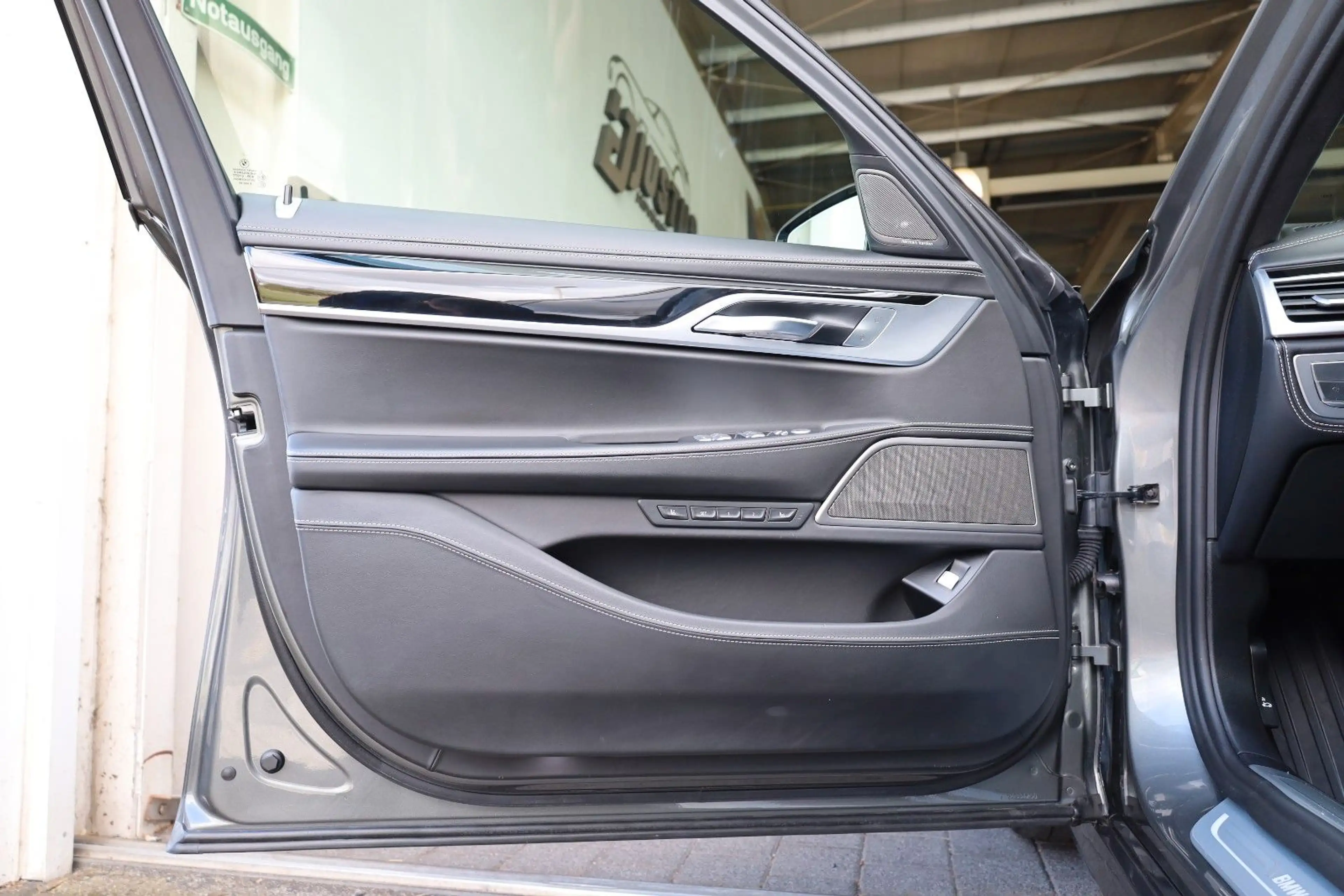 BMW 750 Li xDrive/360*/HUD/MASSAGE/4xSHZ/HK/ACC/R21 — photo 9