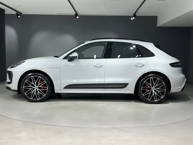 Porsche Macan view 2