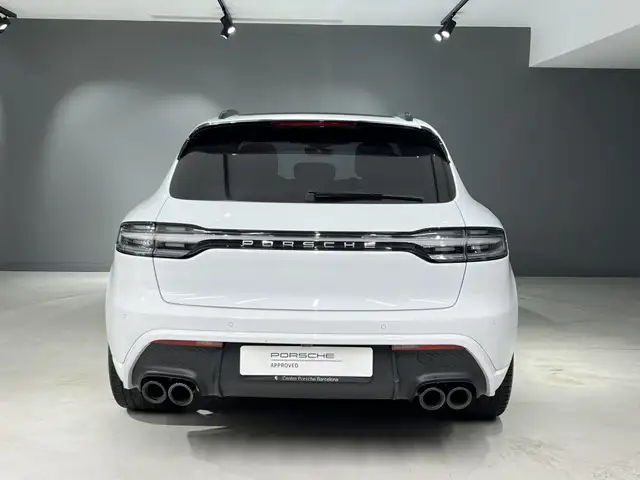 Porsche Macan view 4