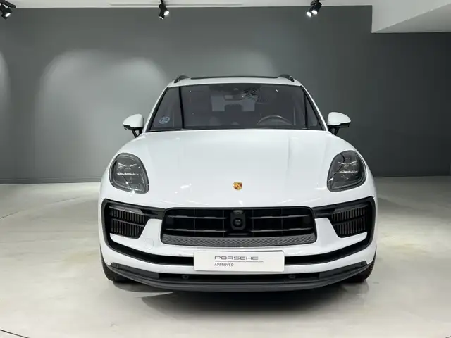 Porsche Macan view 8