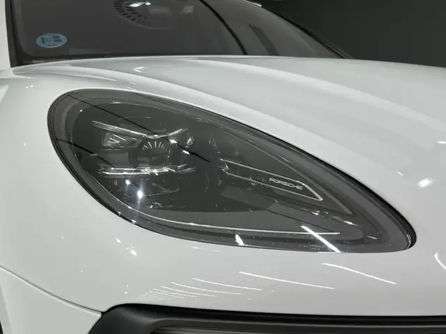 Porsche Macan view 11