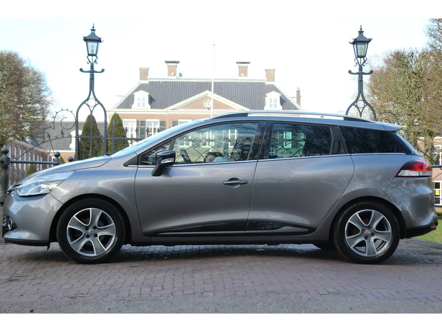 Renault Clio Estate 0.9 TCe Night&Day | NL-AUTO! | NAVI | CLIMA Grijs - 2
