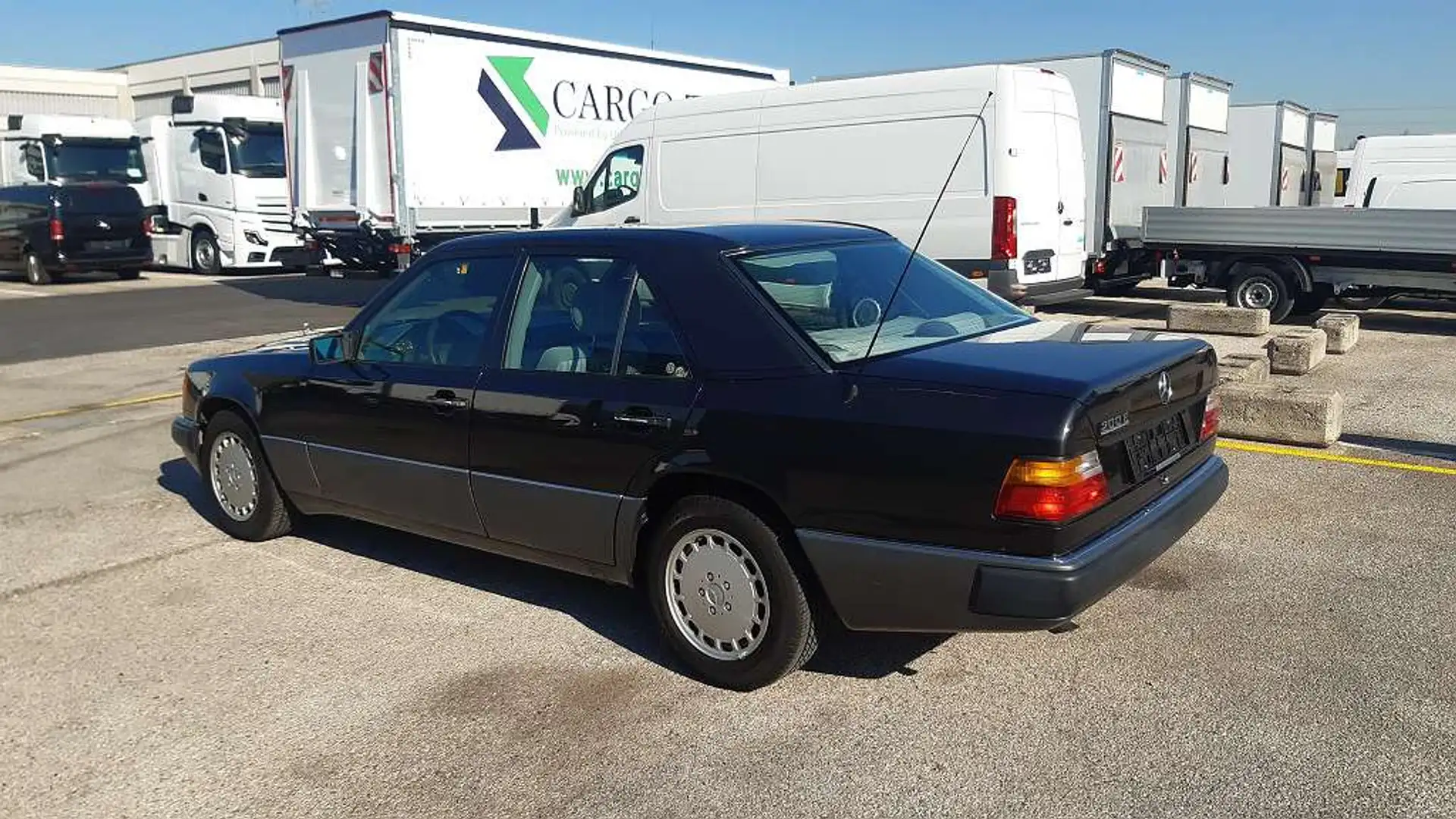 Mercedes-Benz 200 200 E Schwarz - 2