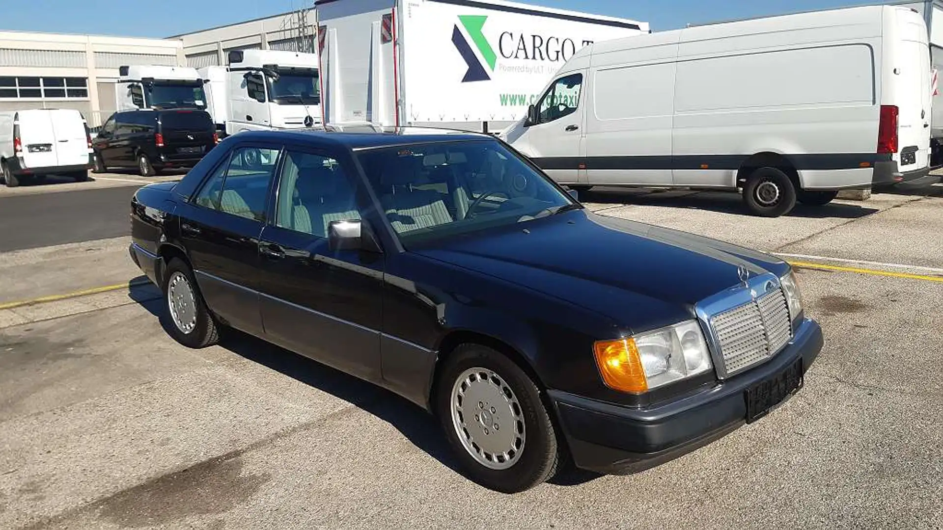 Mercedes-Benz 200 200 E Schwarz - 1