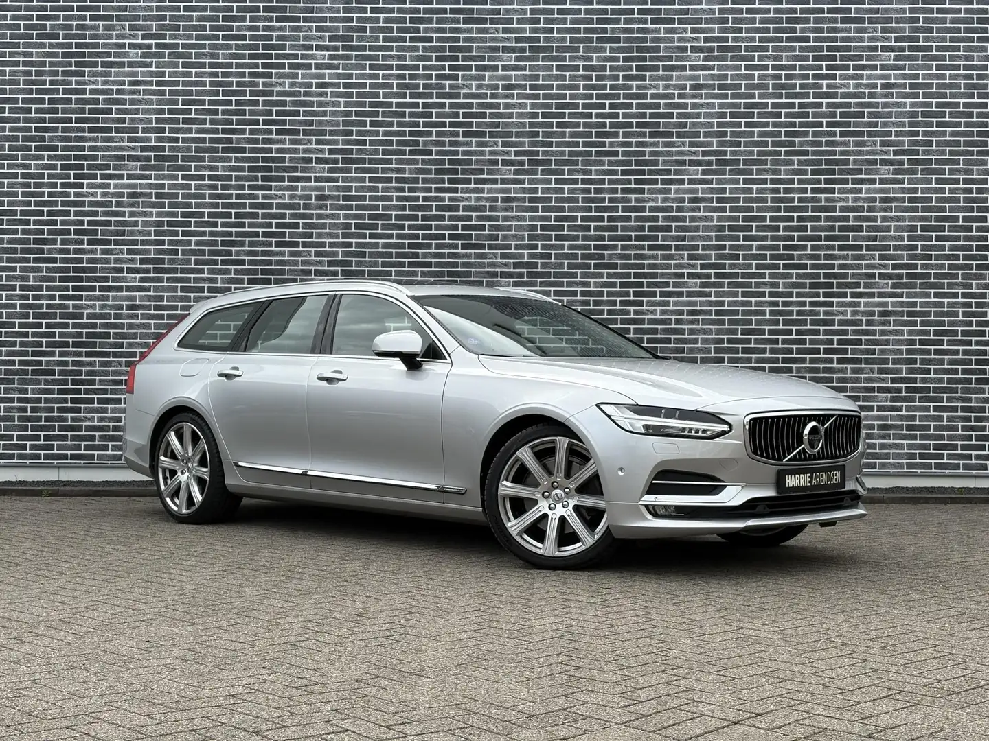 Volvo V90 2.0 T5 Inscription | Panoramadak | Bowers & Wilkin Grijs - 2