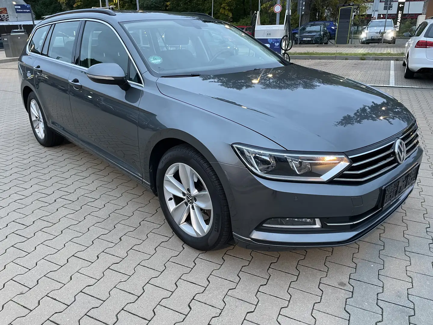 Volkswagen Passat Variant Comfortline BMT Business*Massage*ACC*Top gepflegt! Grau - 2
