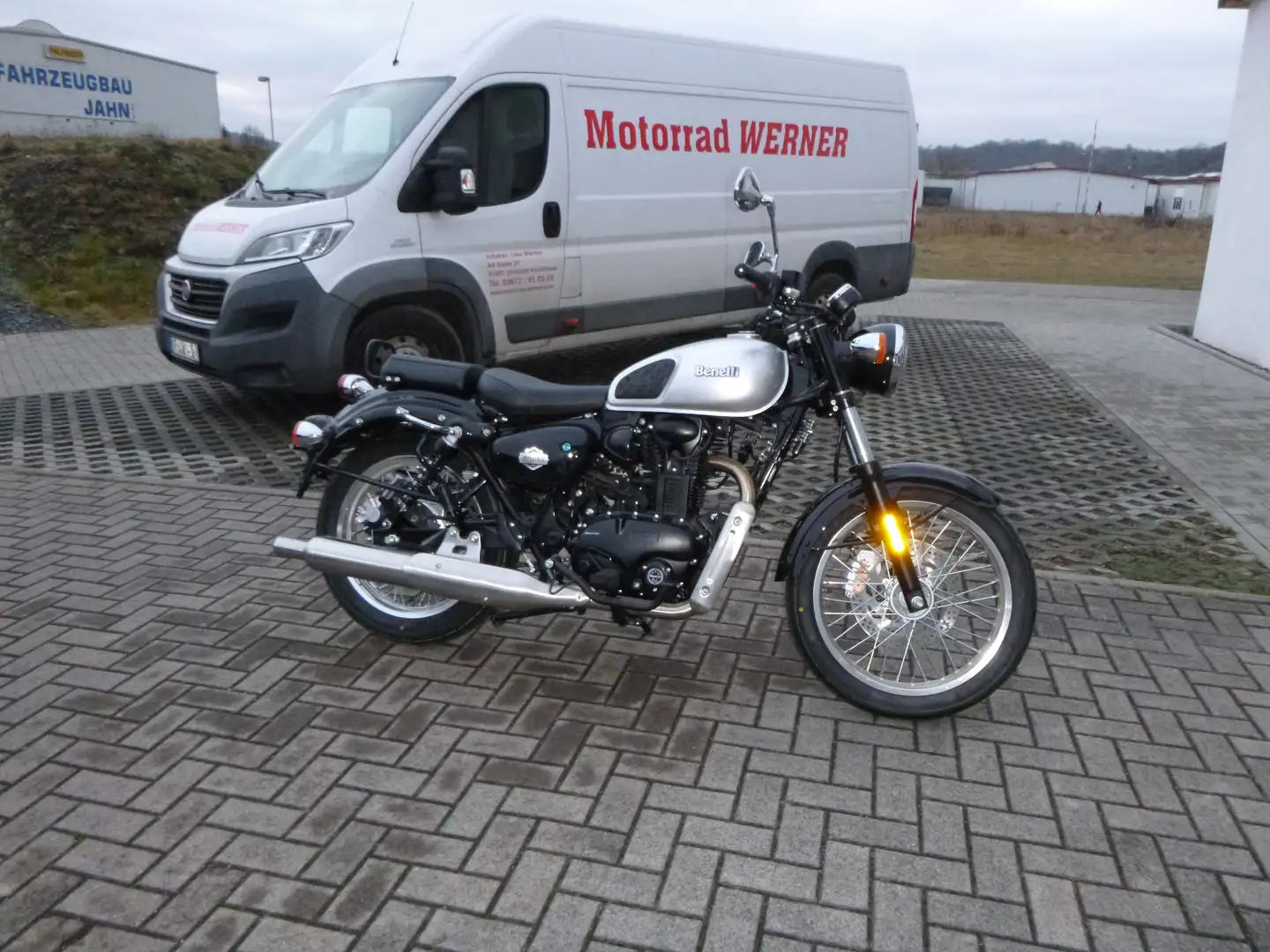 Benelli Imperiale 400 Ezüst - 1