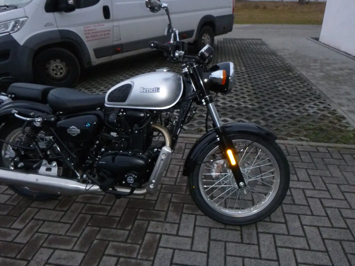 Benelli Imperiale 400 Zilver - 2