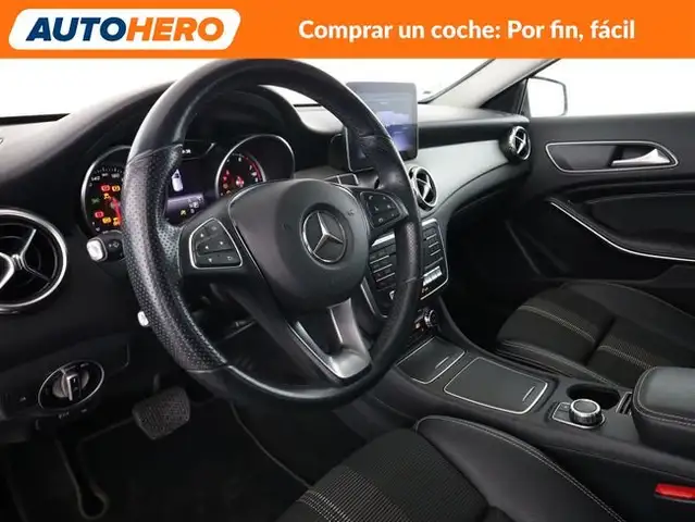 Mercedes-Benz Gla view 12