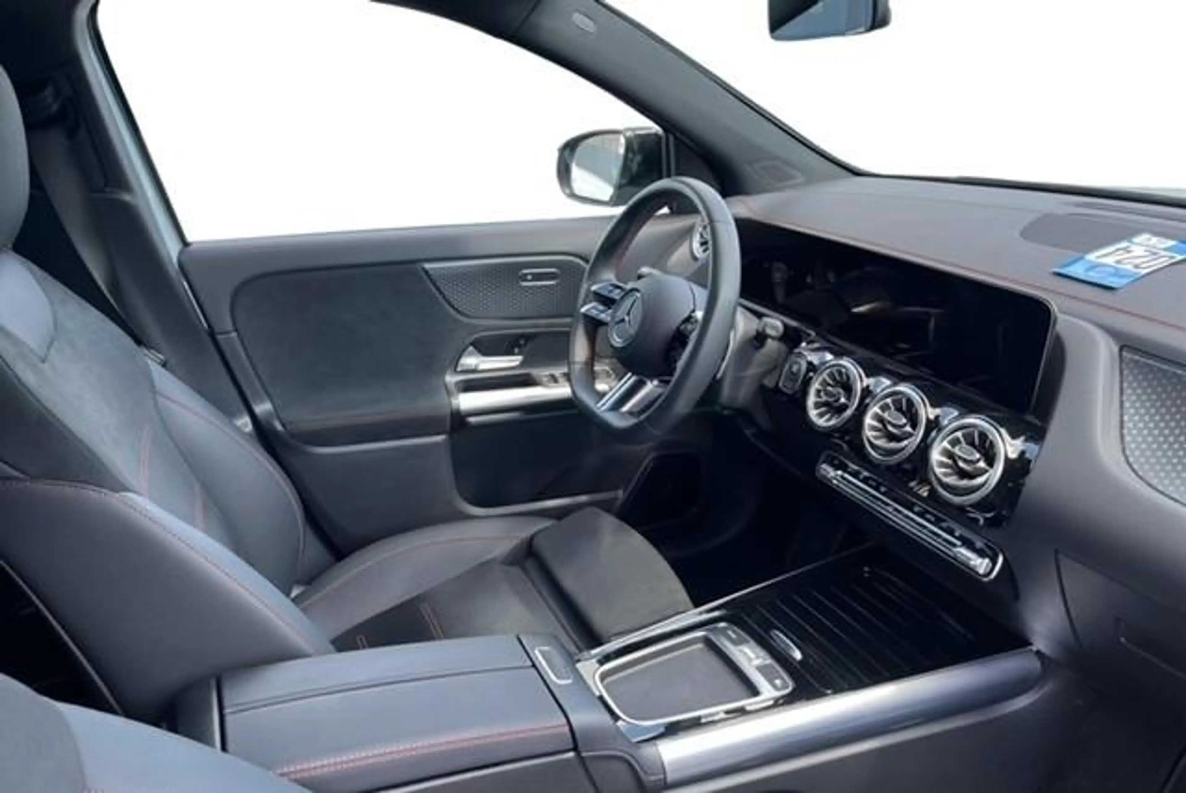 Mercedes-Benz EQA 250 EQA 250+ AMG Line — photo 11