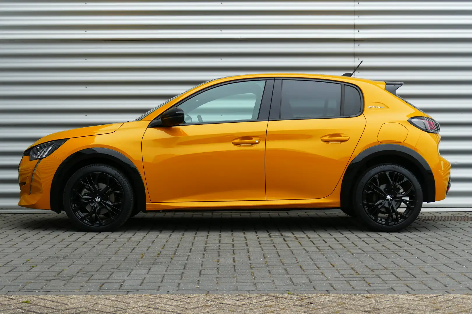 Peugeot 208 1.2 PURETECH 130PK GT-LINE AUTOMAAT / NAVI / LEDER Geel - 2