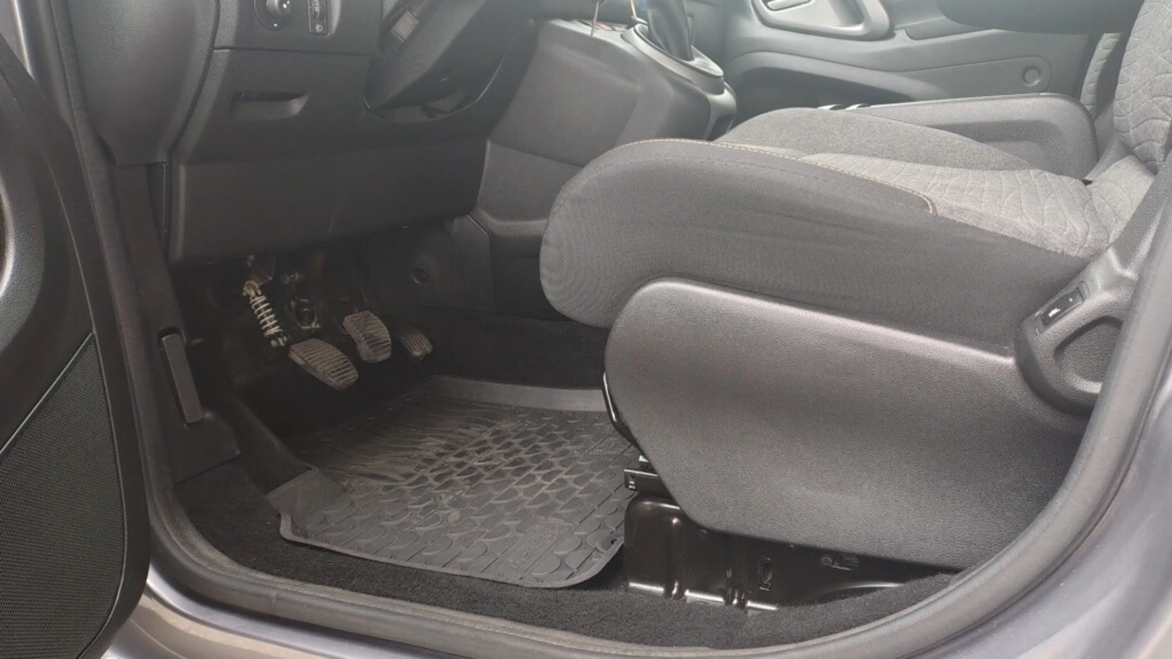 Citroen Berlingo Multispace BlueHDI 100 XTR — photo 10