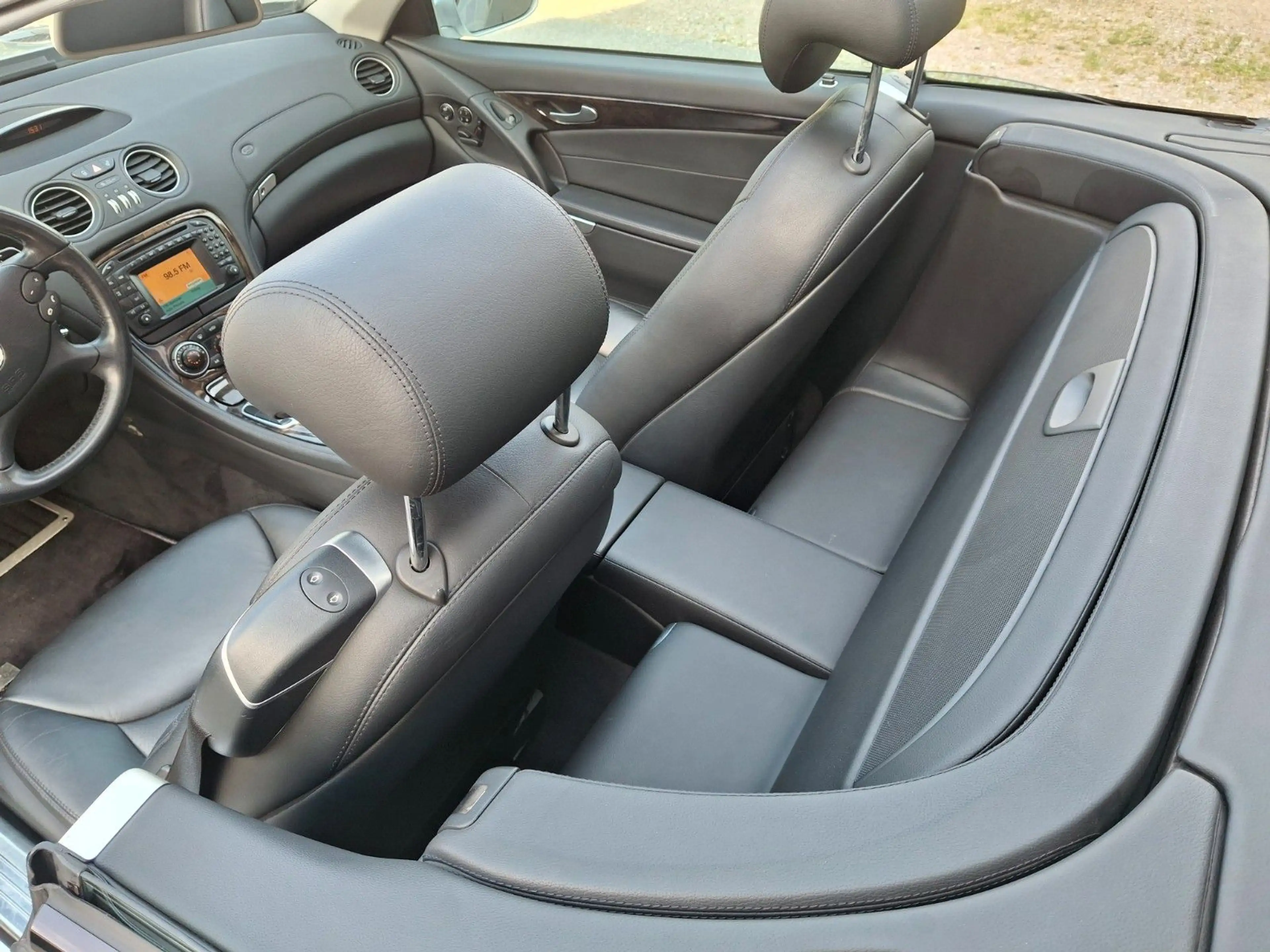 Mercedes-Benz SL 350 — photo 13