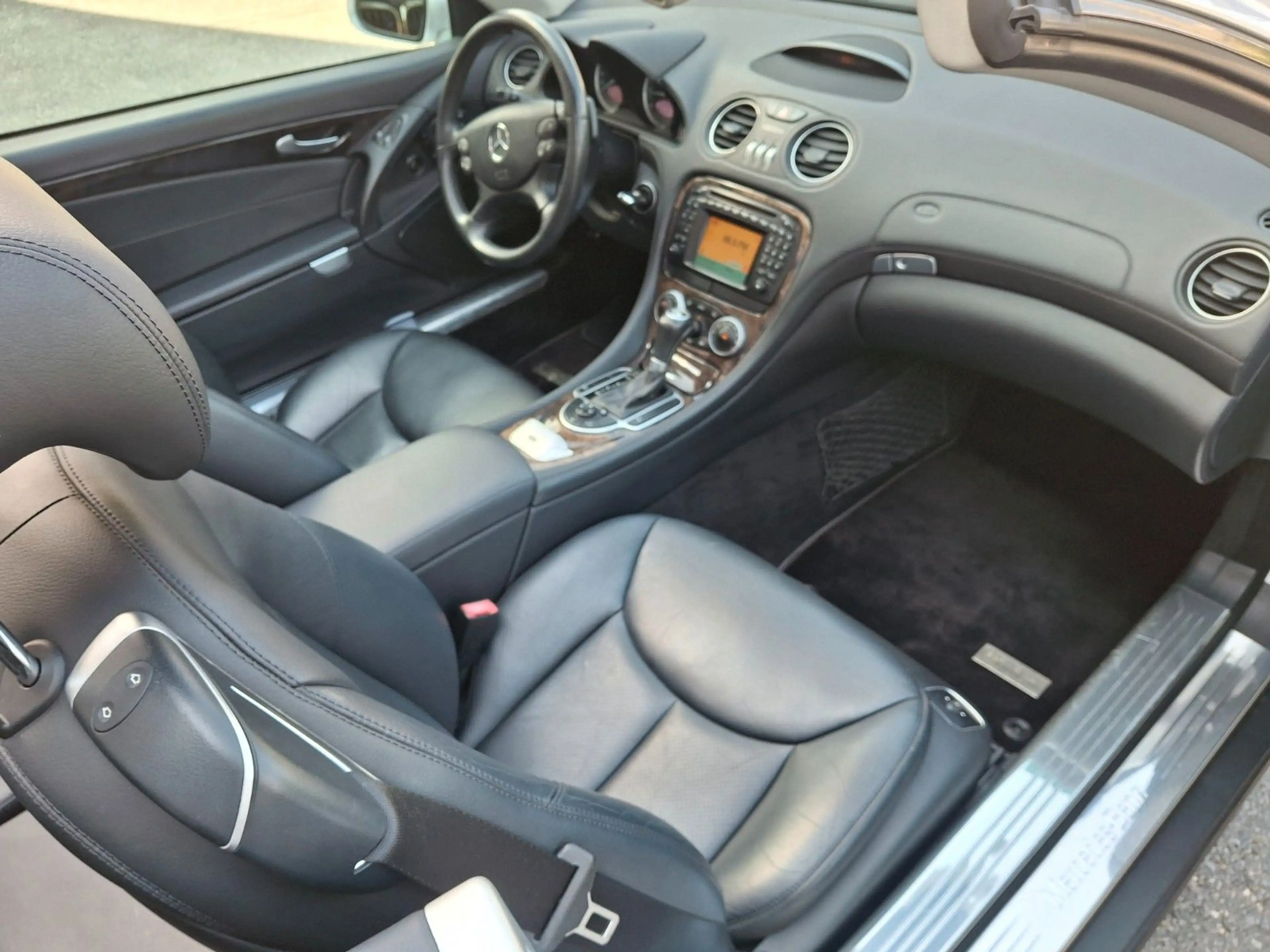 Mercedes-Benz SL 350 — photo 10