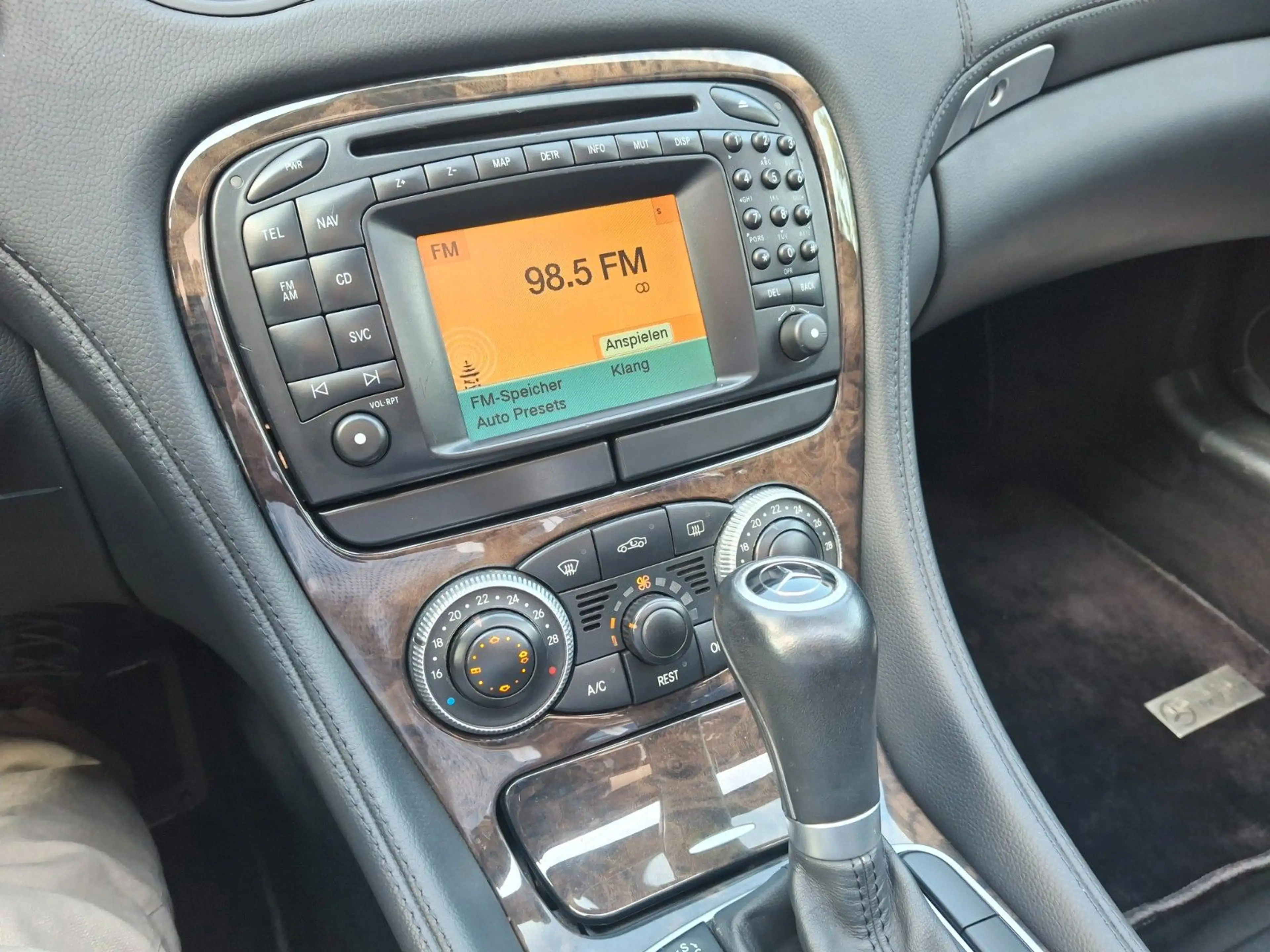 Mercedes-Benz SL 350 — photo 15