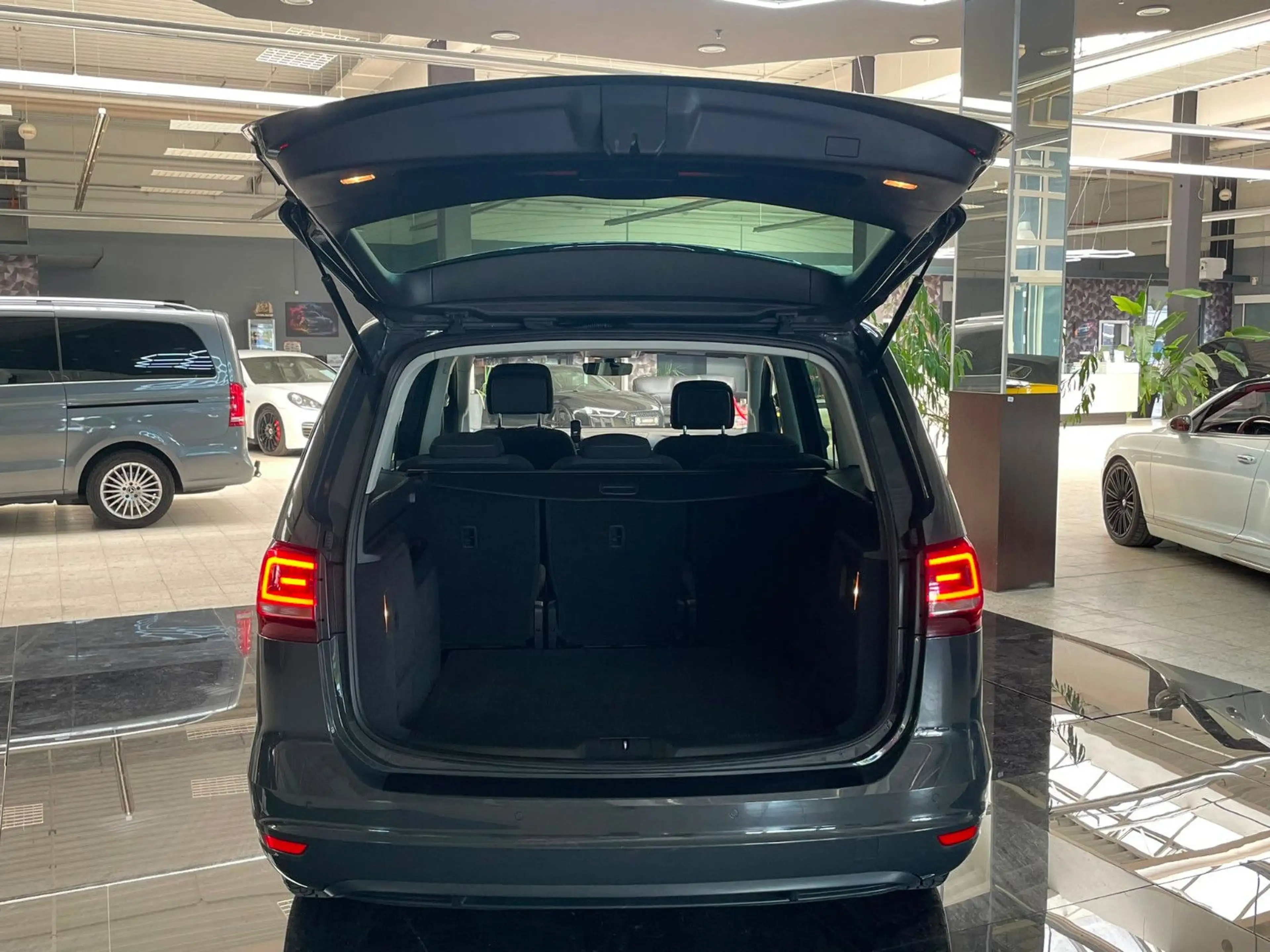 Volkswagen Sharan Comfortline BMT/Start-Stopp / LED / KLIMA — photo 9