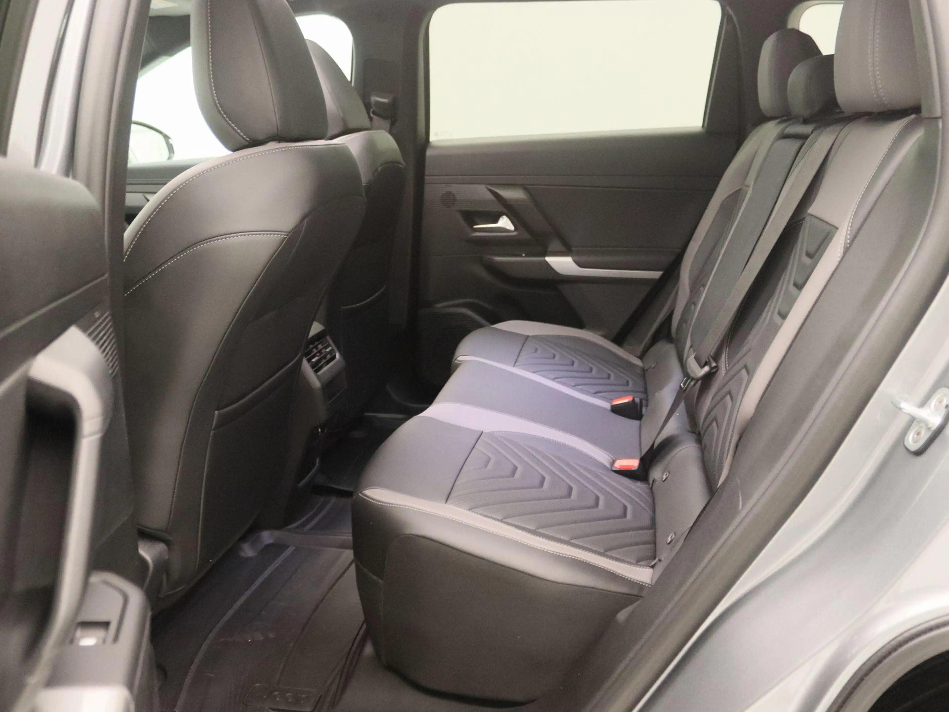 Jeep Compass 1.6 e-Hybrid Plug-In First Edition | Demo | — photo 13