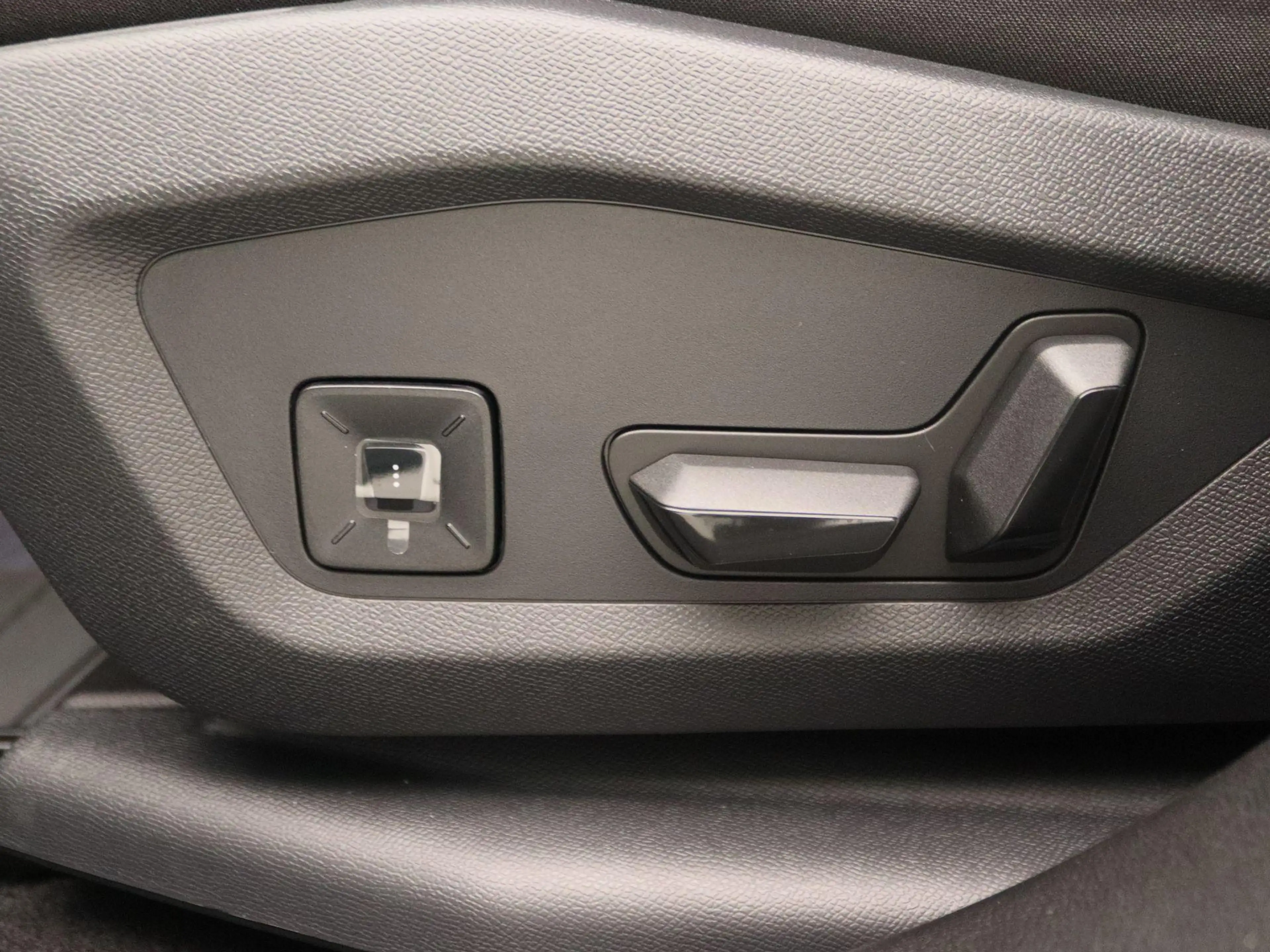 Jeep Compass 1.6 e-Hybrid Plug-In First Edition | Demo | — photo 12