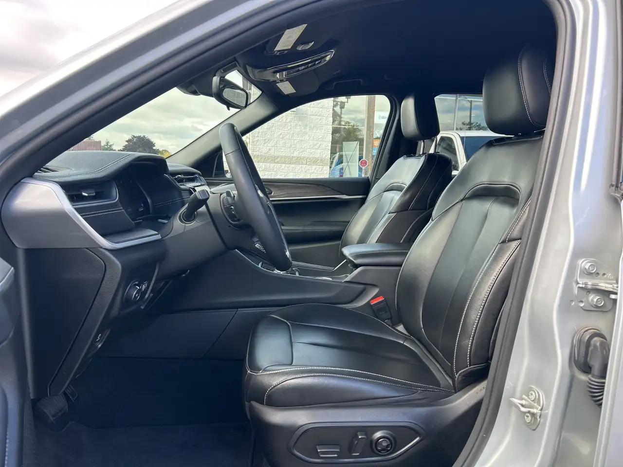 Jeep Grand Cherokee снимка Jeep Grand Cherokee