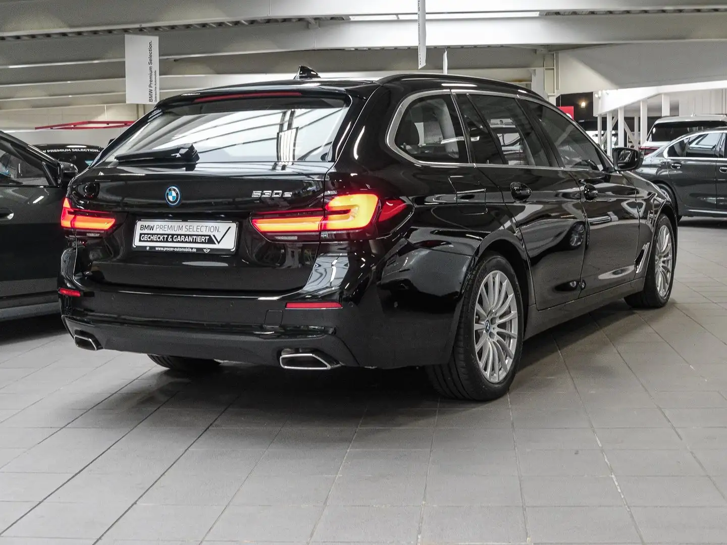 BMW 530 e Touring+AHK+LCPROF+PDC+DAB+ Schwarz - 2