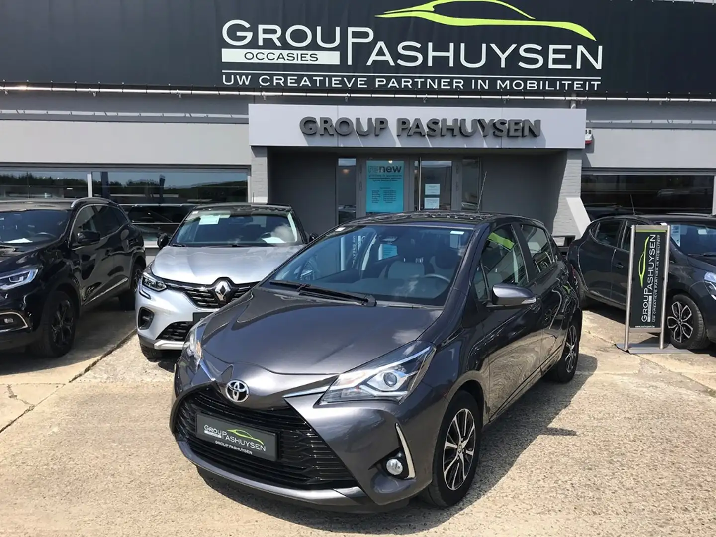 Toyota Yaris MHEV 1.5CC 111PK Paars - 1