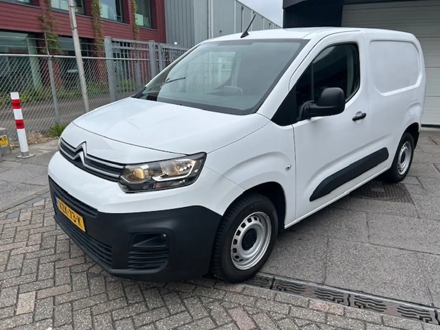 Citroen Berlingo 1.2 PureTech Club AIRCO I NAVIGATIE I APPLE CARPLA Blanco - 2
