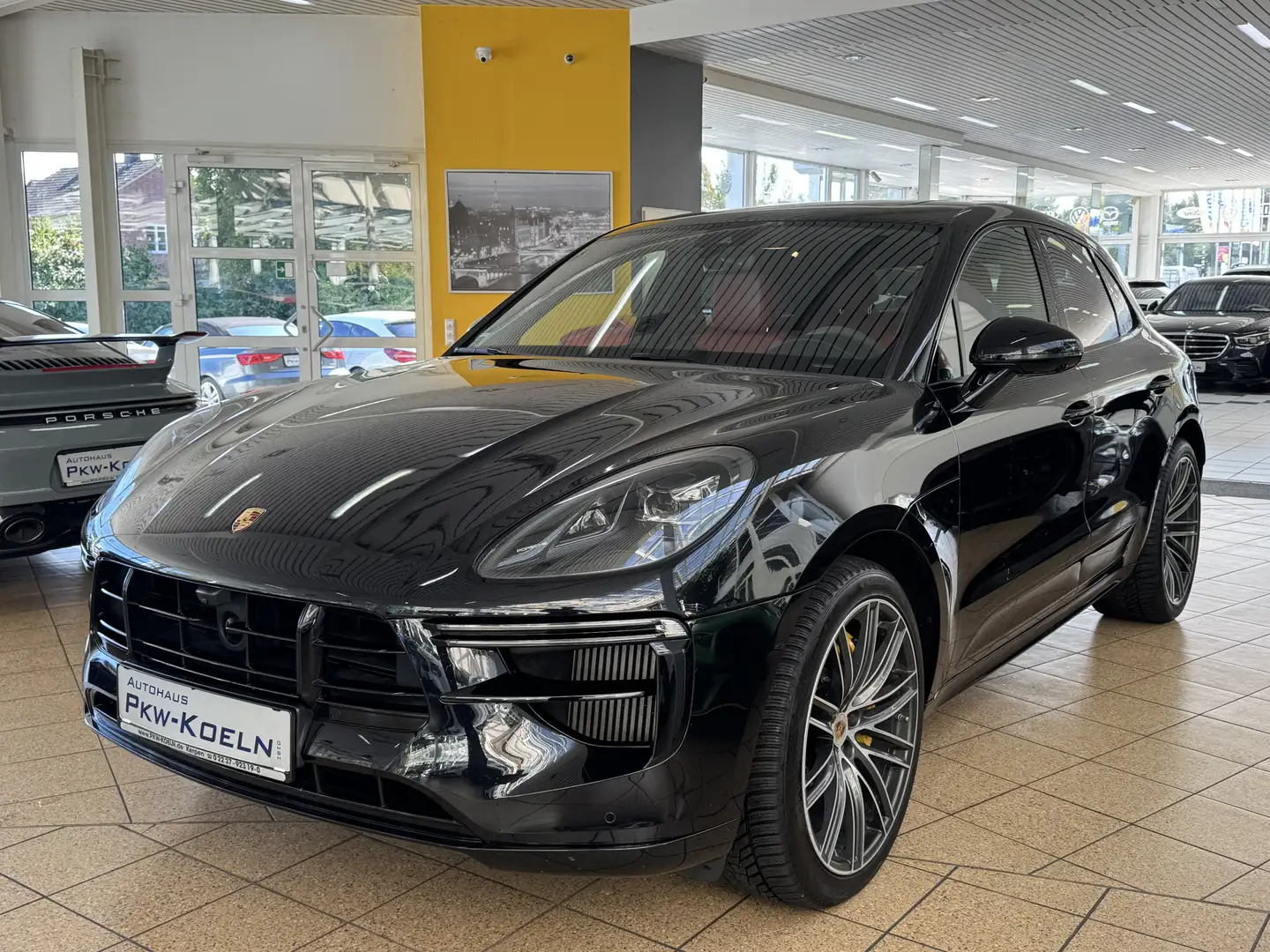 Porsche Macan Turbo*PANO*CRONO*LuFT*PCCB*360°*DiSTR*18-W Noir - 1