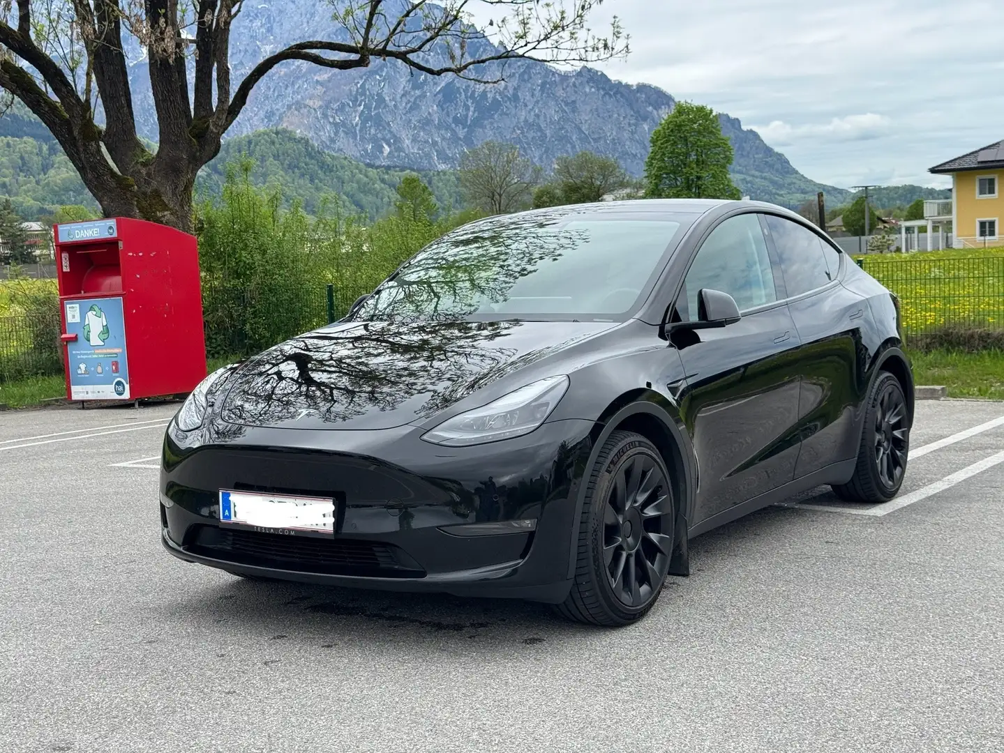 Tesla Model Y Long Range AWD 75kWh Schwarz - 1