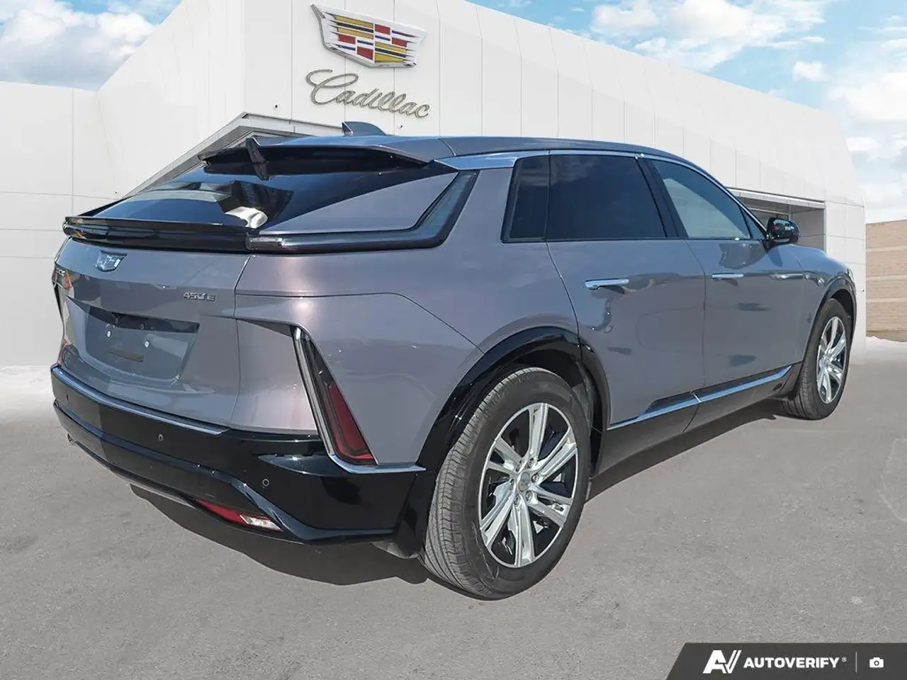 Cadillac Lyriq снимка Cadillac Lyriq