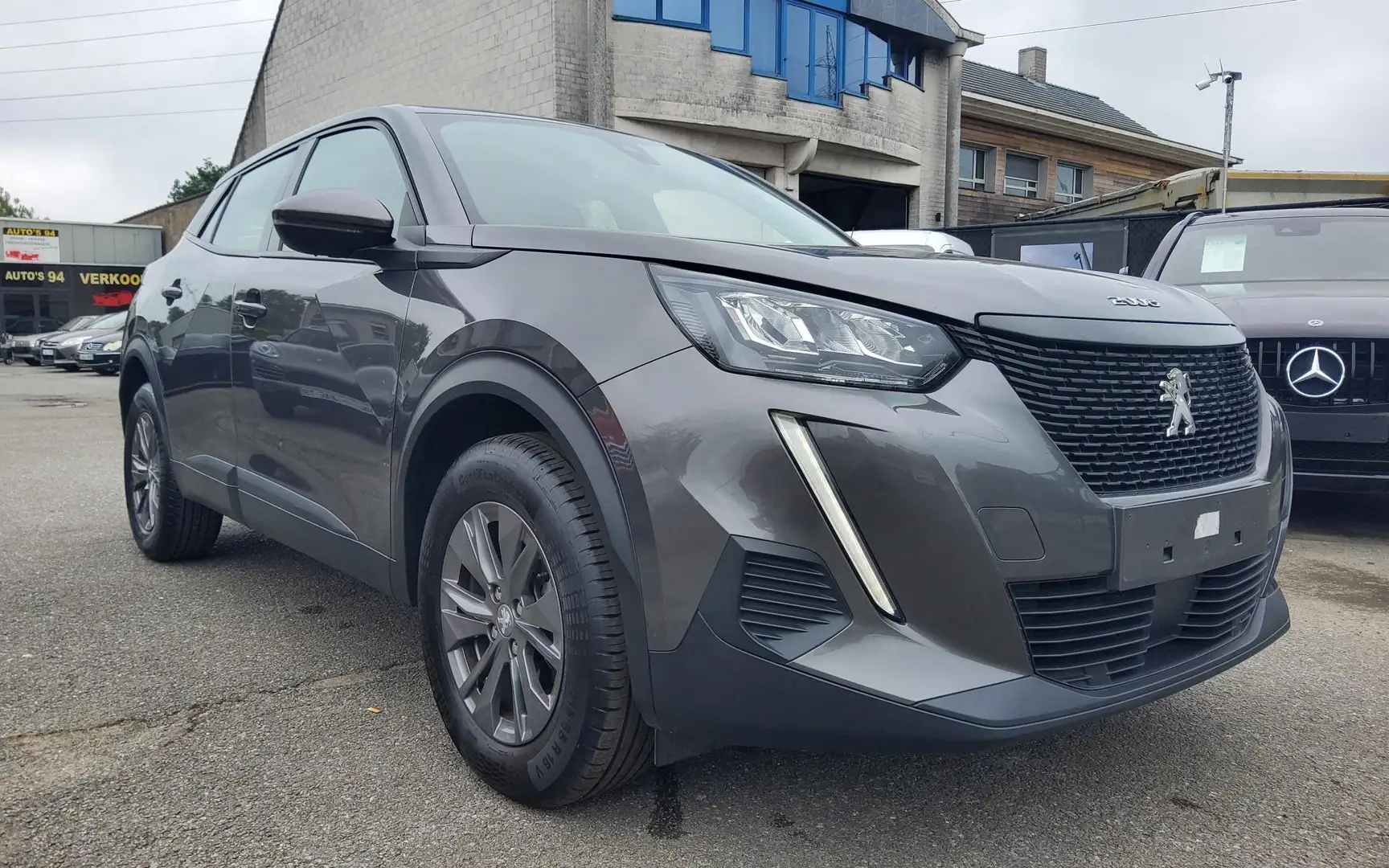 Peugeot 2008 1.2 PureTech Active Pack S Grijs - 1