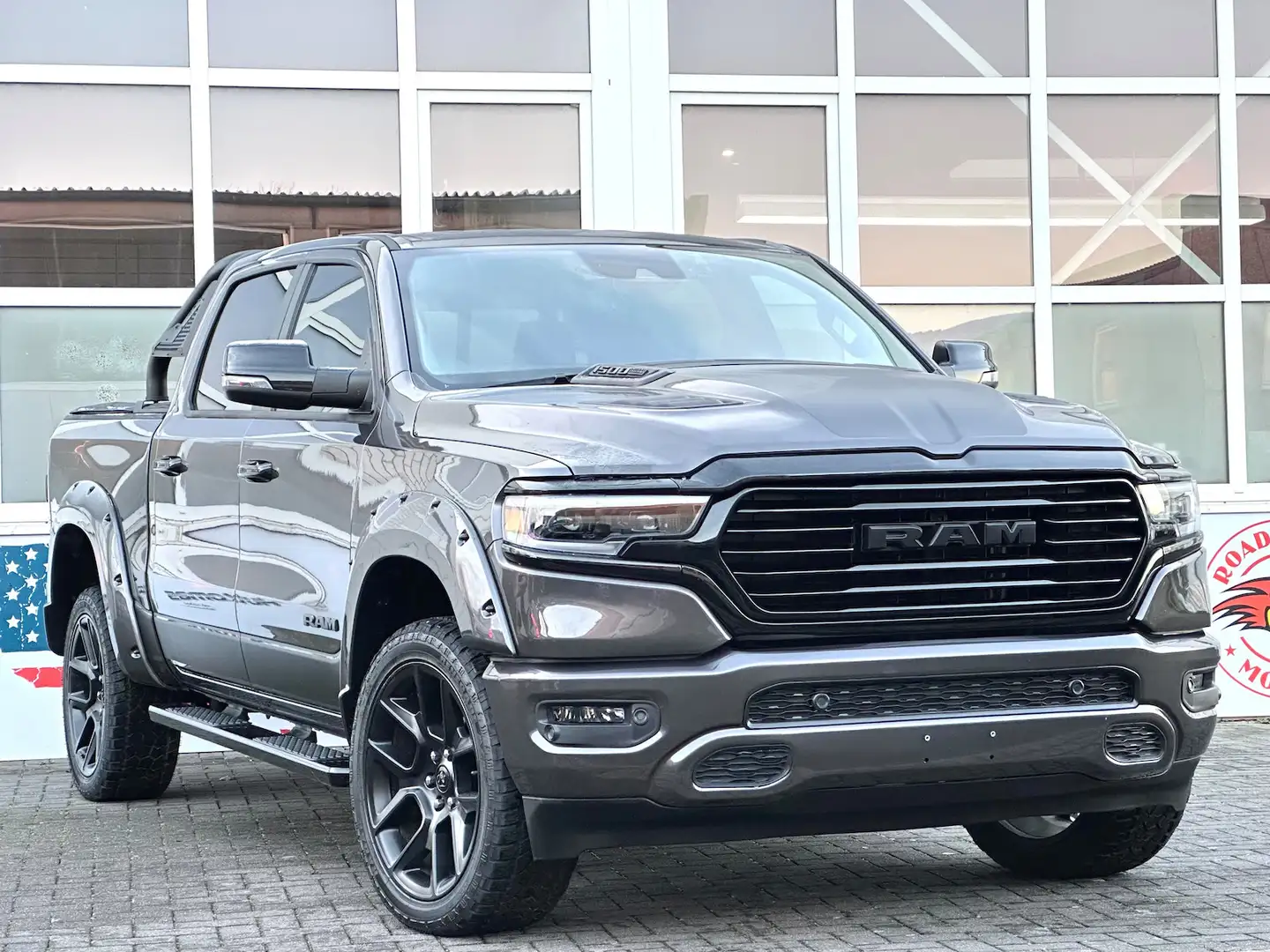 Dodge RAM 1500 Laramie Offr. 5,7 4x4 12´Display 22´´ Gris - 1