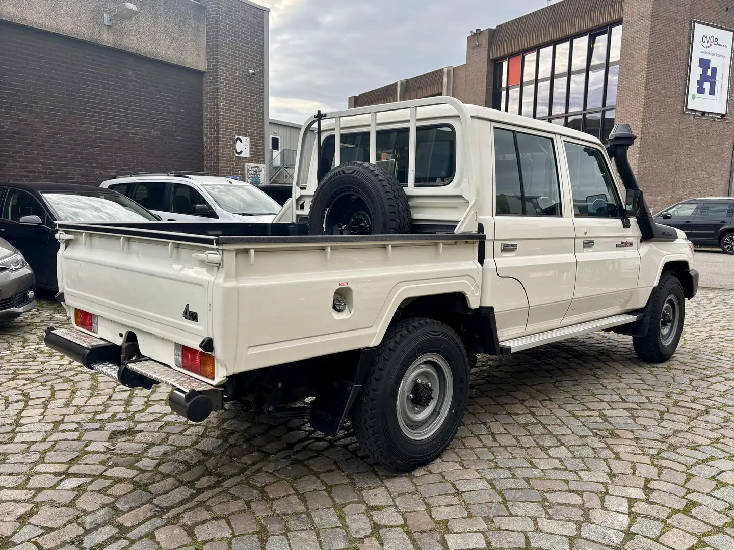 Toyota Land Cruiser HZJ 79 Pickup - Double Cabine Wit - 2