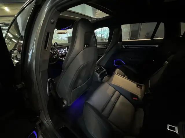 Porsche Panamera view 14