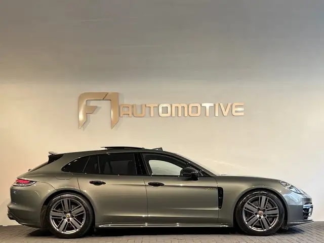 Porsche Panamera view 12