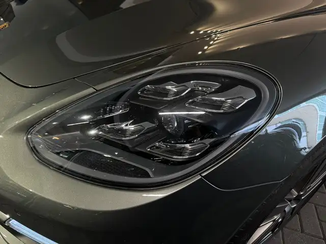Porsche Panamera view 15