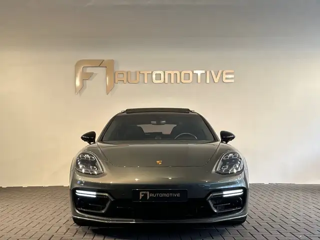 Porsche Panamera view 9