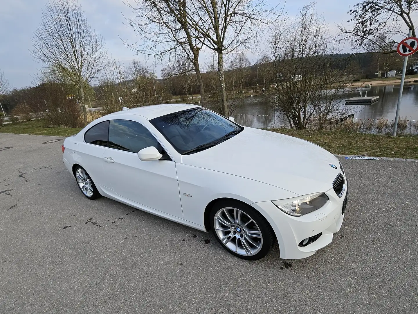 BMW 325 Coupé M=Paket Orig. 62.000Km. 1.Hd. Handschaltgetr Weiß - 2