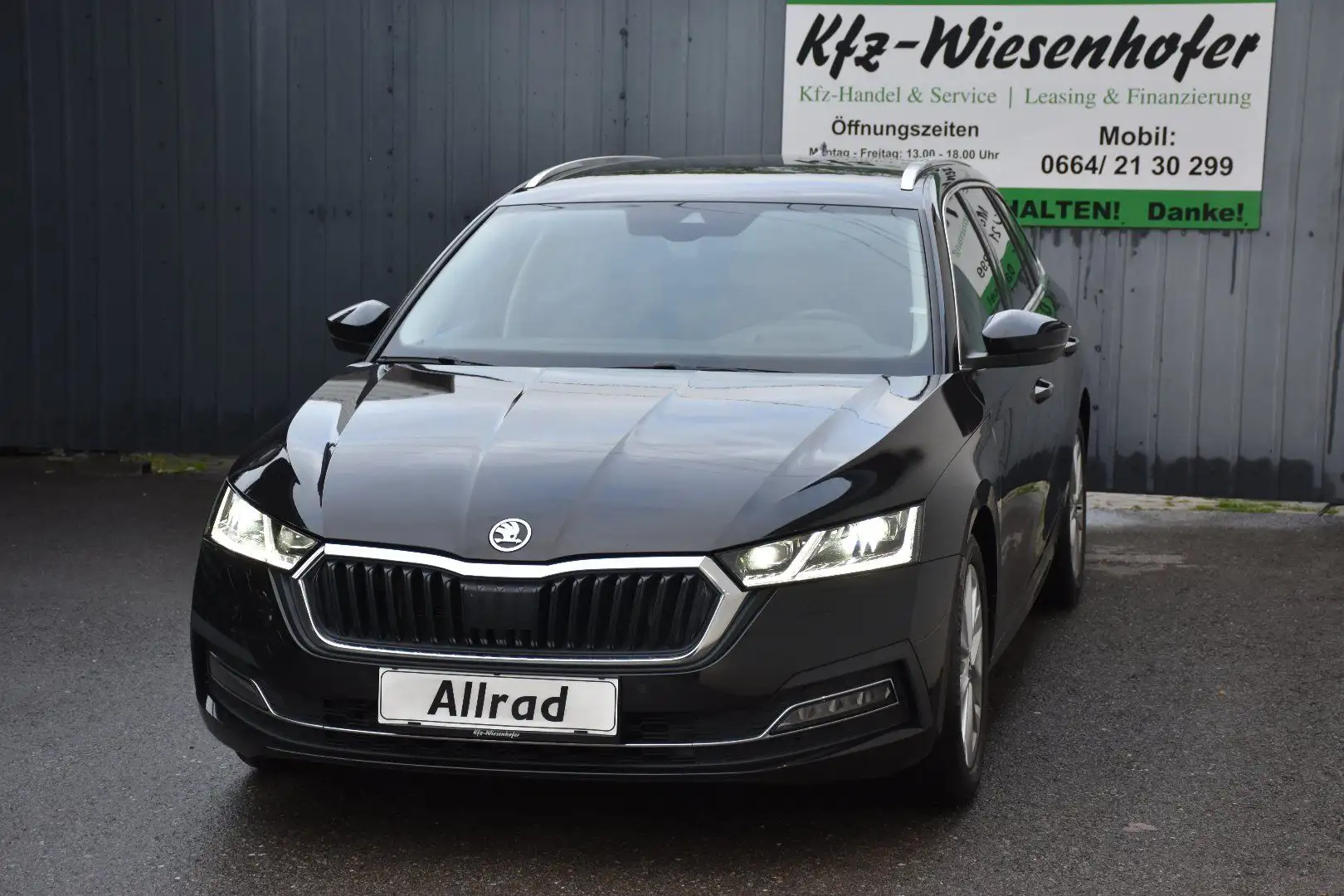 Skoda Octavia 2.0 TDI DSG Style 4x4 / Anhängerkupplung / Schwarz - 2
