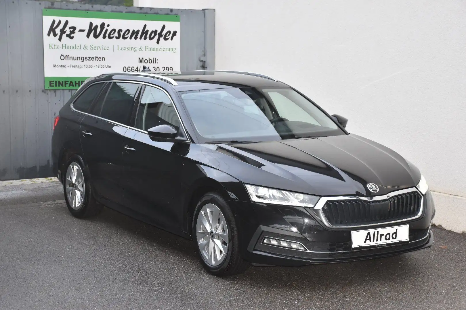 Skoda Octavia 2.0 TDI DSG Style 4x4 / Anhängerkupplung / Schwarz - 1