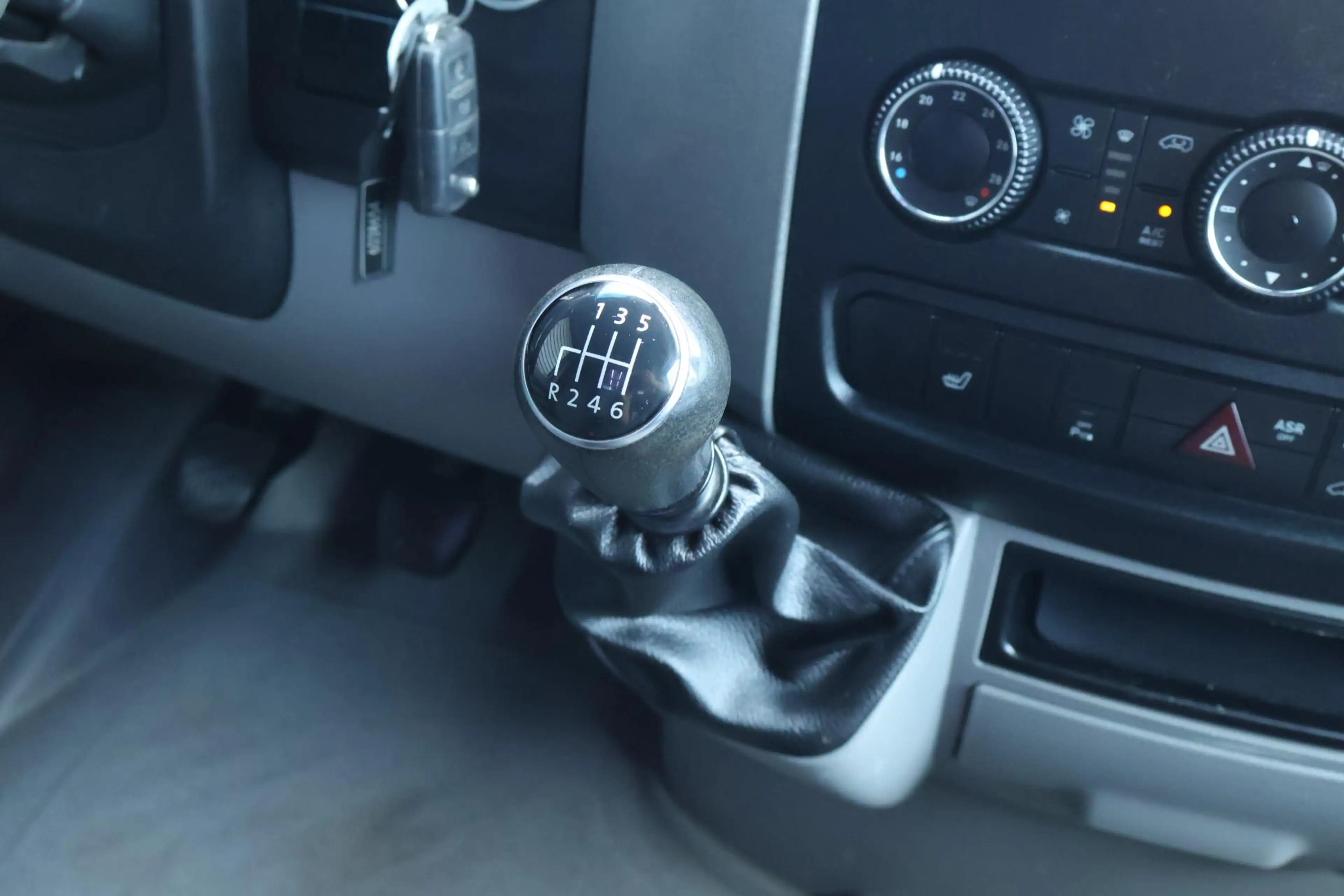 Volkswagen Crafter 35 2.0 TDI 163pk H6 L2H1 Trekhaak Camera Bluetooth — photo 23
