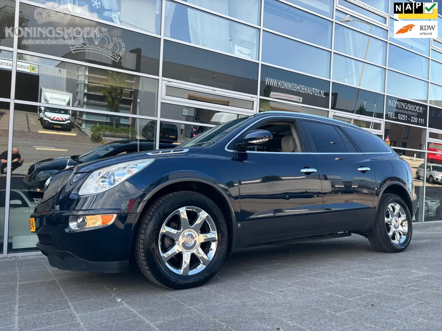 Buick Enclave 3.6 V6 Youngtimer 7 Persoons Albastru - 1