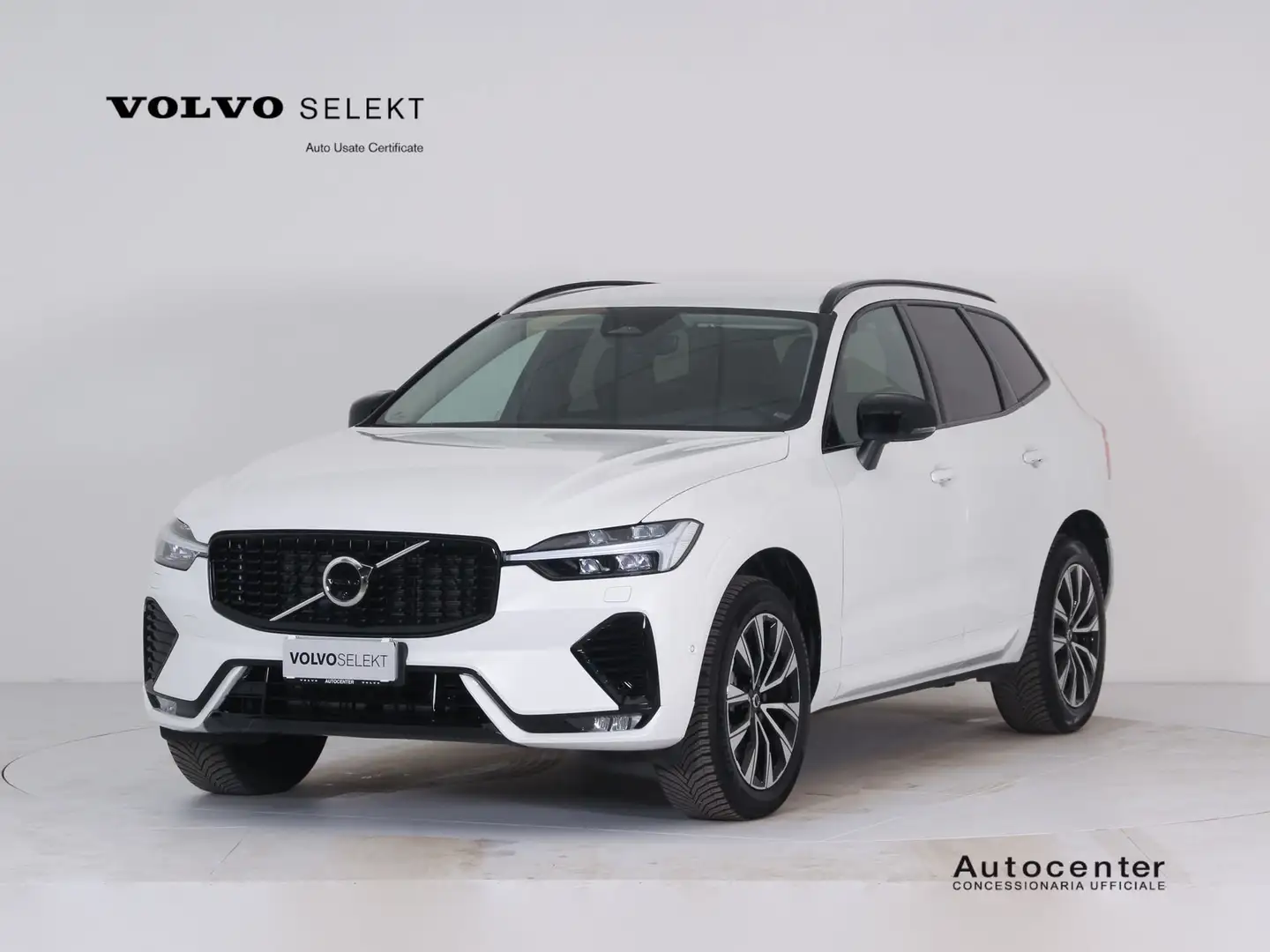 Volvo XC60 B4 (b) automatico Plus Dark Bianco - 1