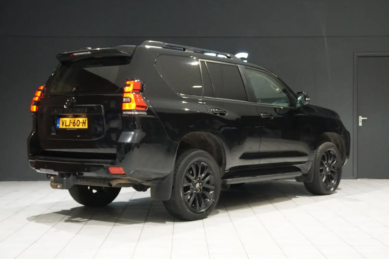 Toyota Land Cruiser 2.8 D-4D-F Challenger Window Van - 2
